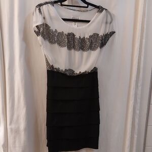 Elegant Black and White Enfocus Studio Dress Size 6